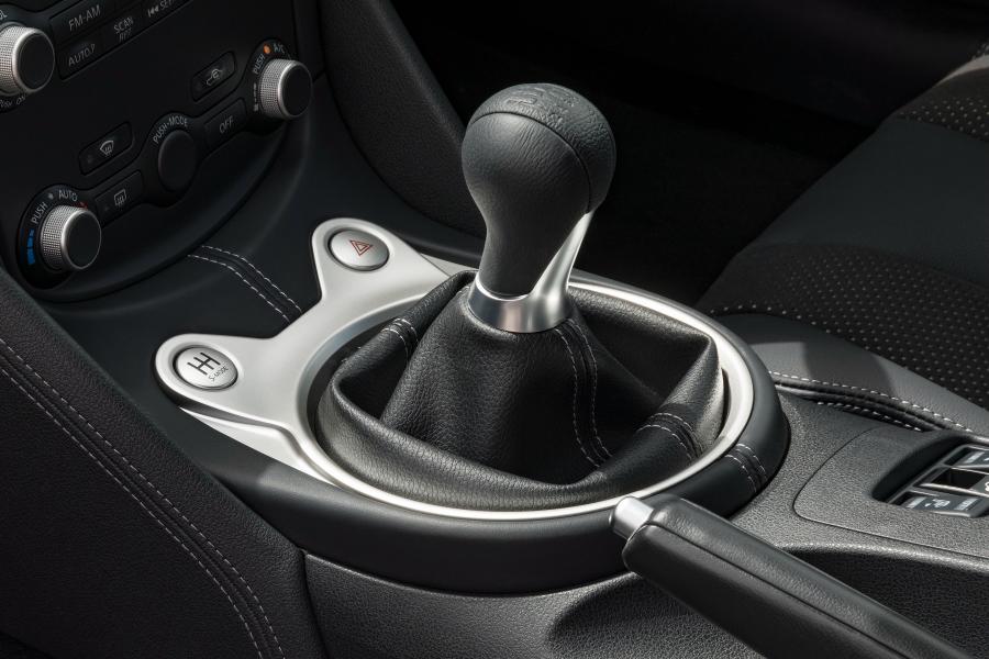 Детали интерьера Nissan 370Z (Z34) 2012 года  (AU) (фото 8 из 32)